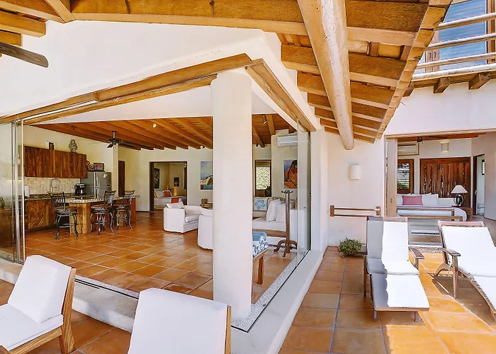 Hotel Palmas Luxury Zihuatanejo